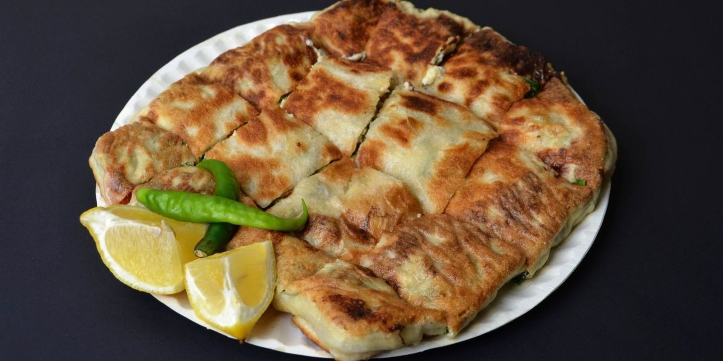 مطبق بالقشطة