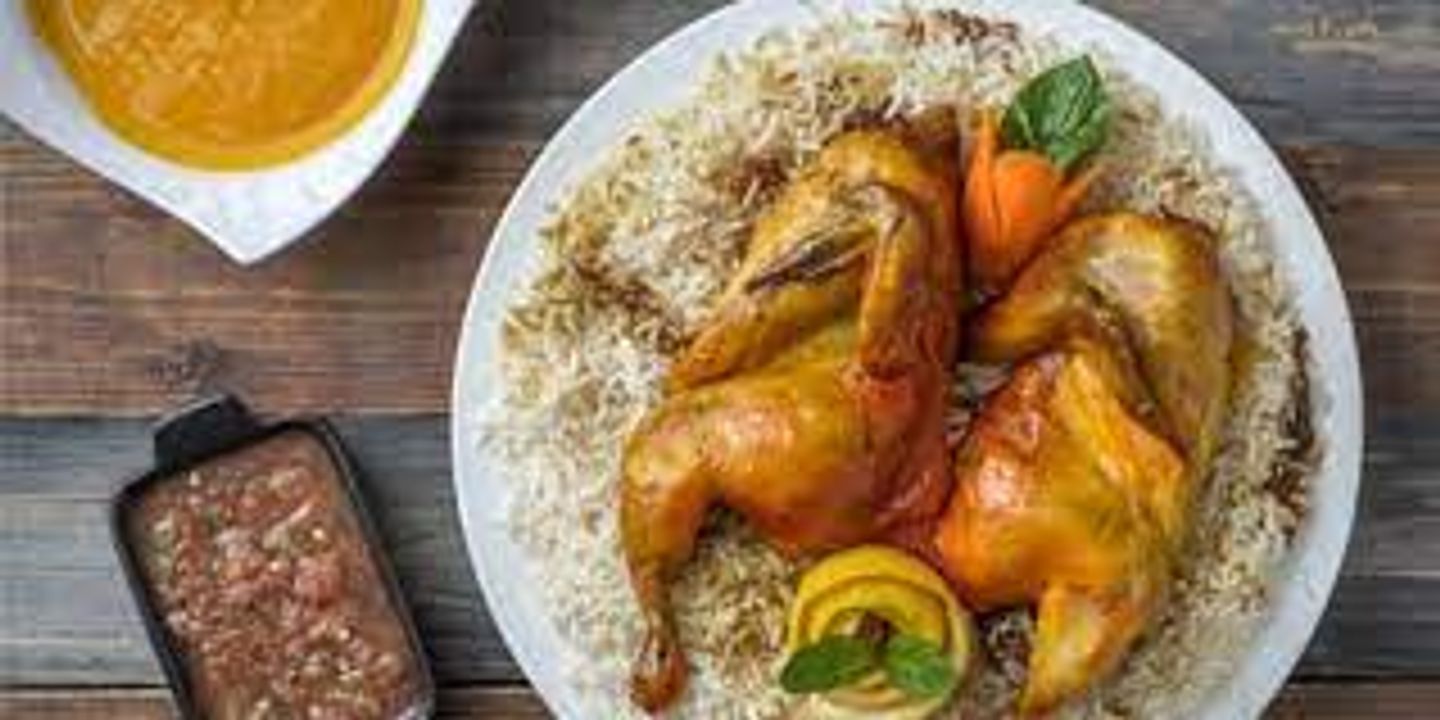 دجاجة كاملة مثلوثة