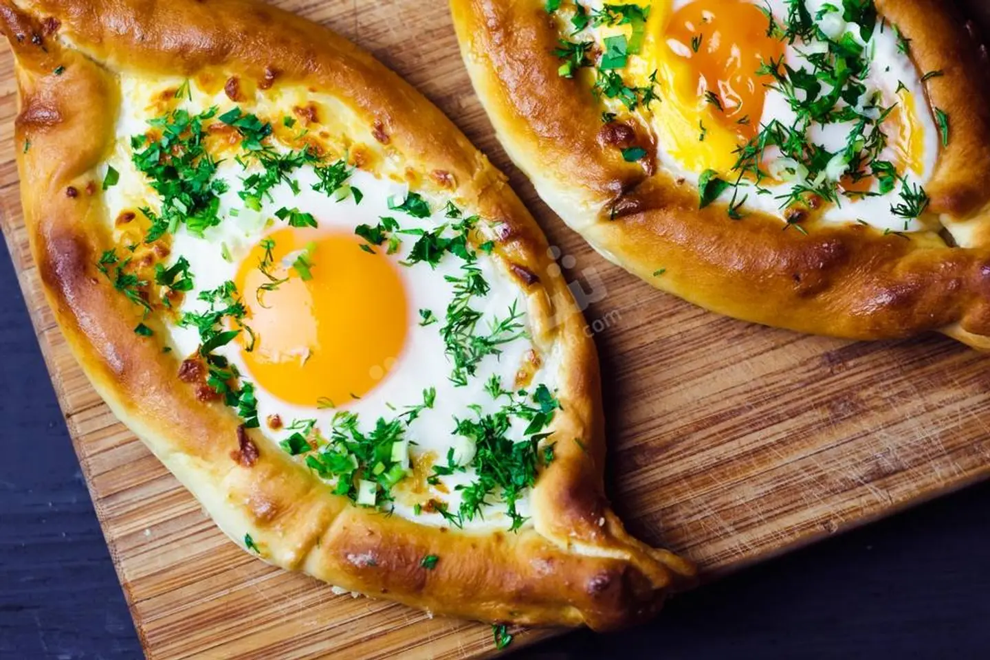 جبنة عكاوي مع البيض