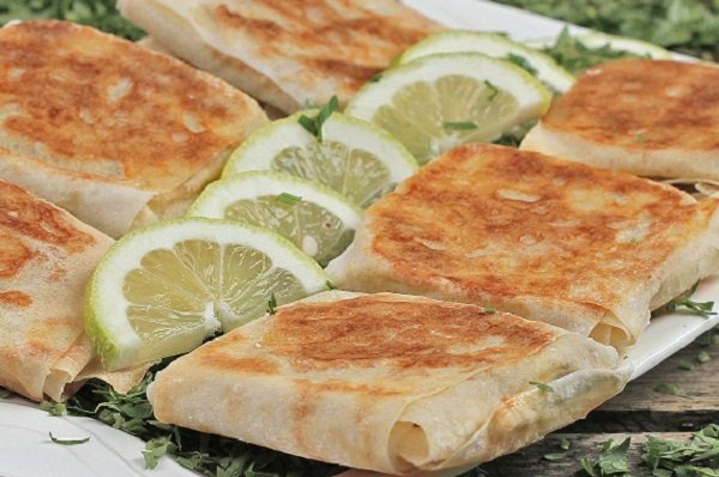 مطبق حلو بالجبنة