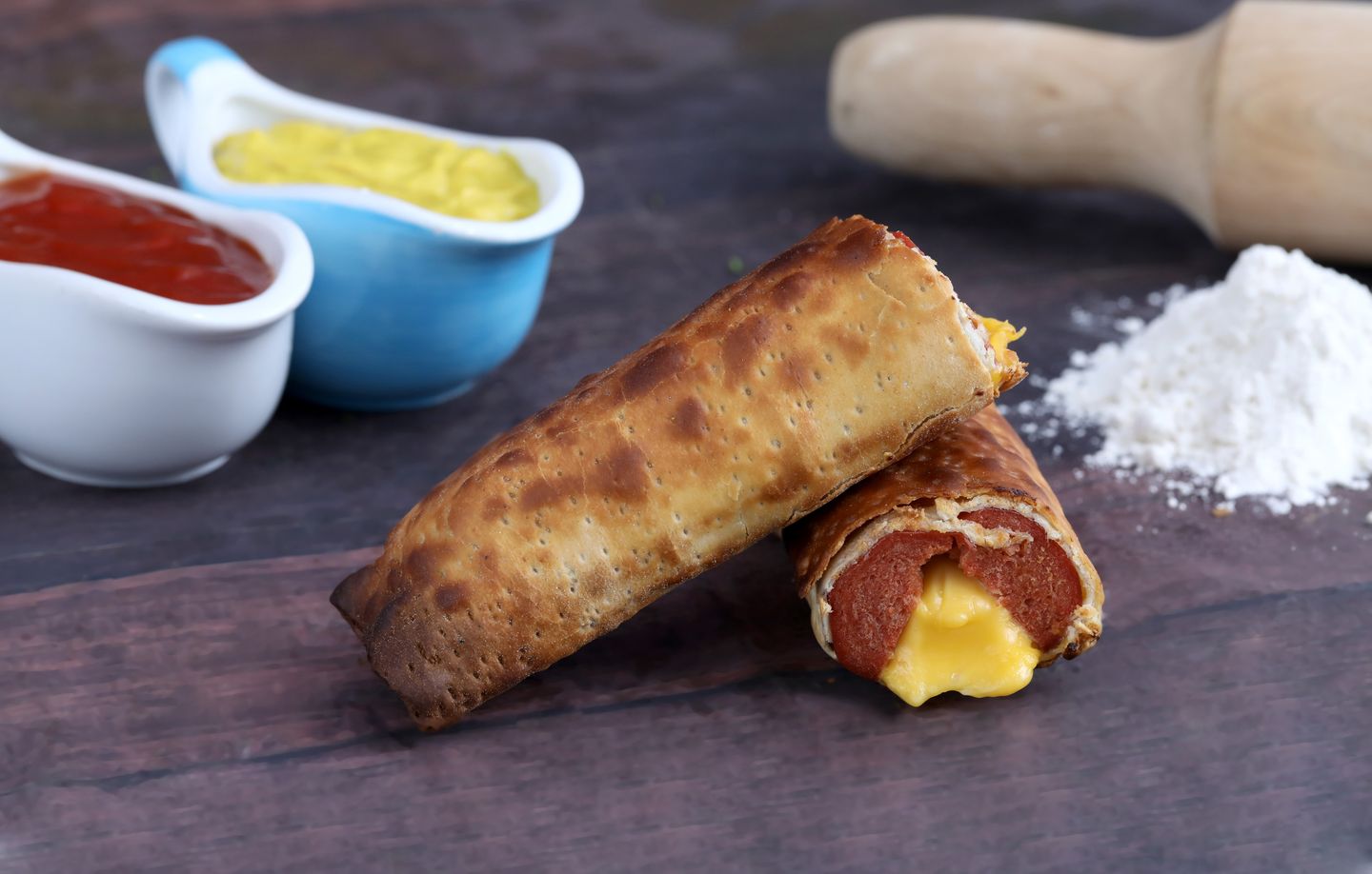 وجبة هوت دوغ رول