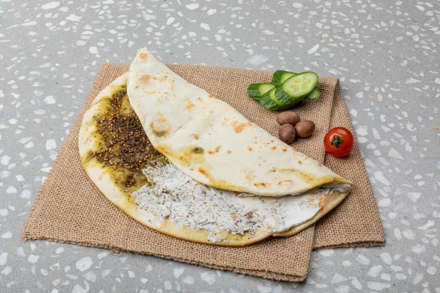 زعتر ولبنة