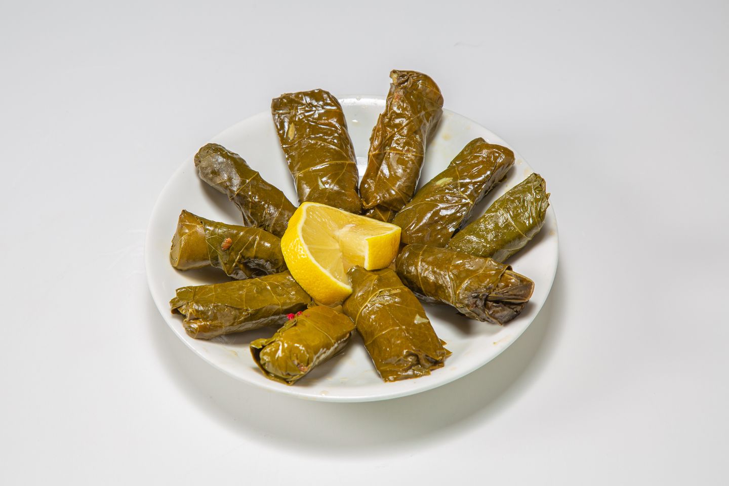 صحن ورق عنب وسط
