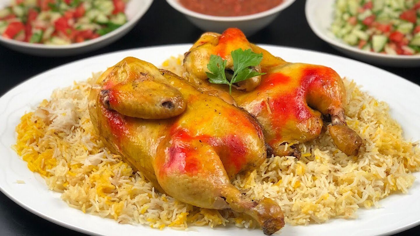 حبة دجاج مندي مع أرز شعبي