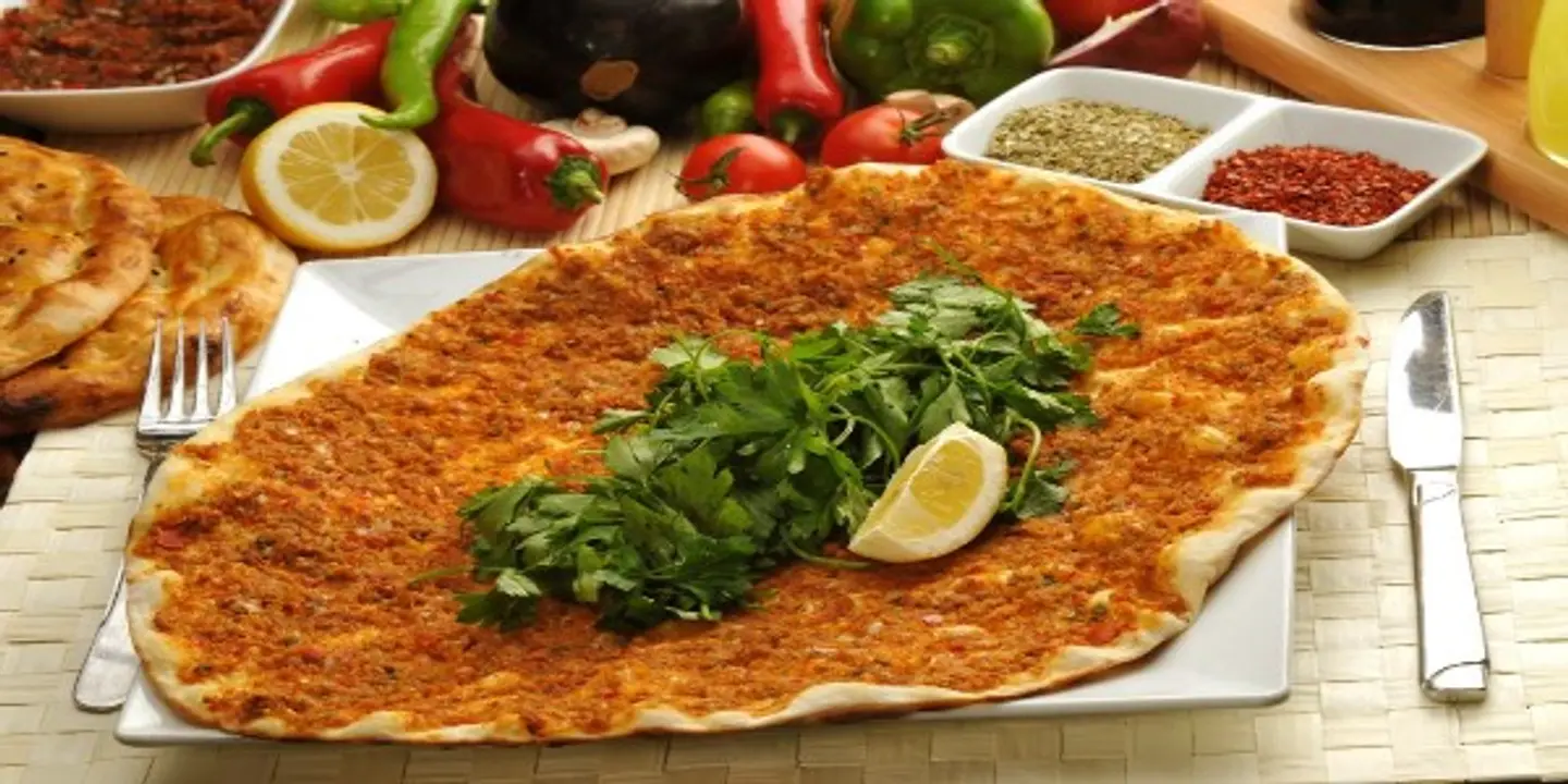 فطيرة لحم  - لحمة بالمحمرة