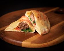 كباب لحم مع لبنة