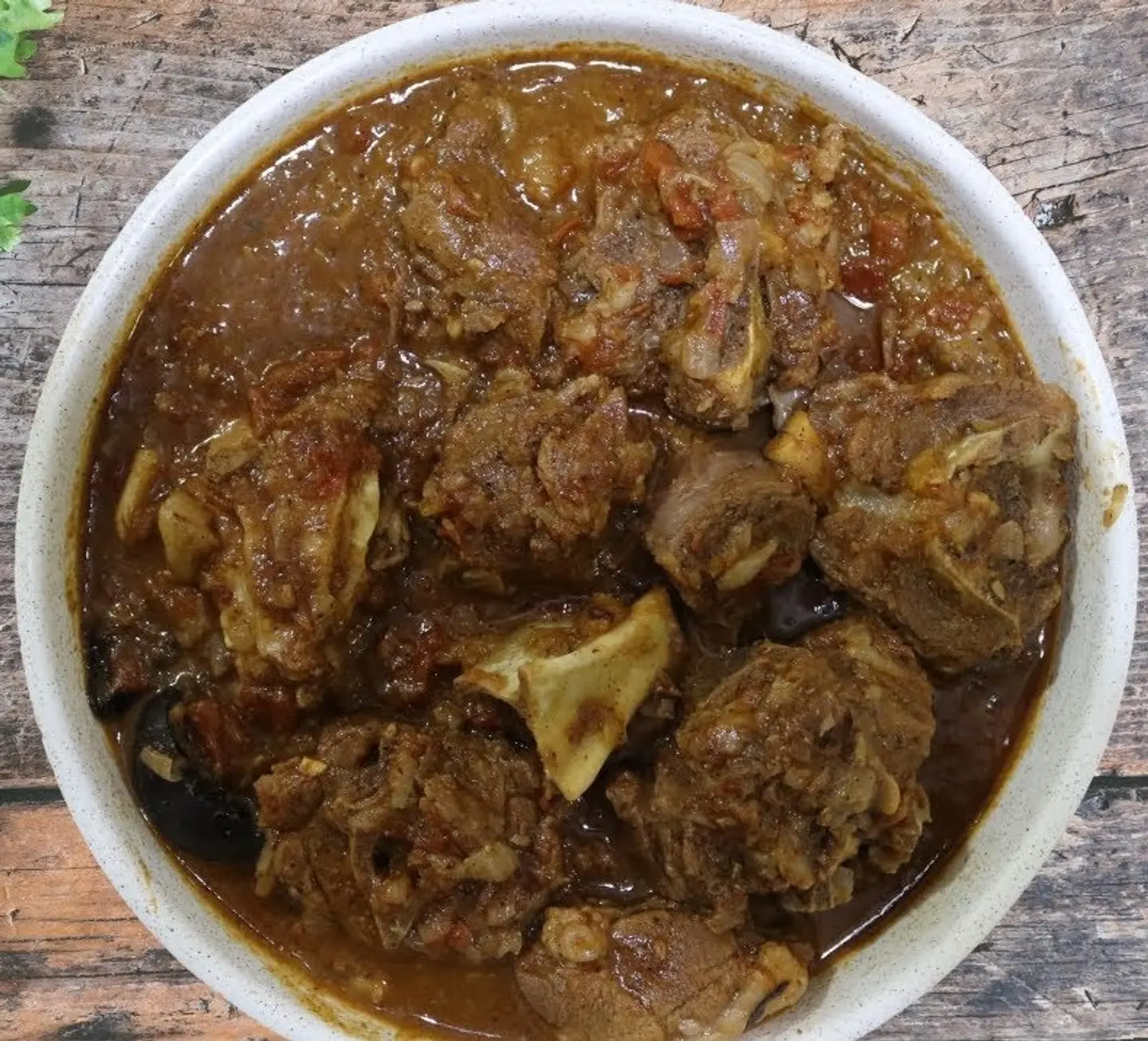 عقدة لحم فخار