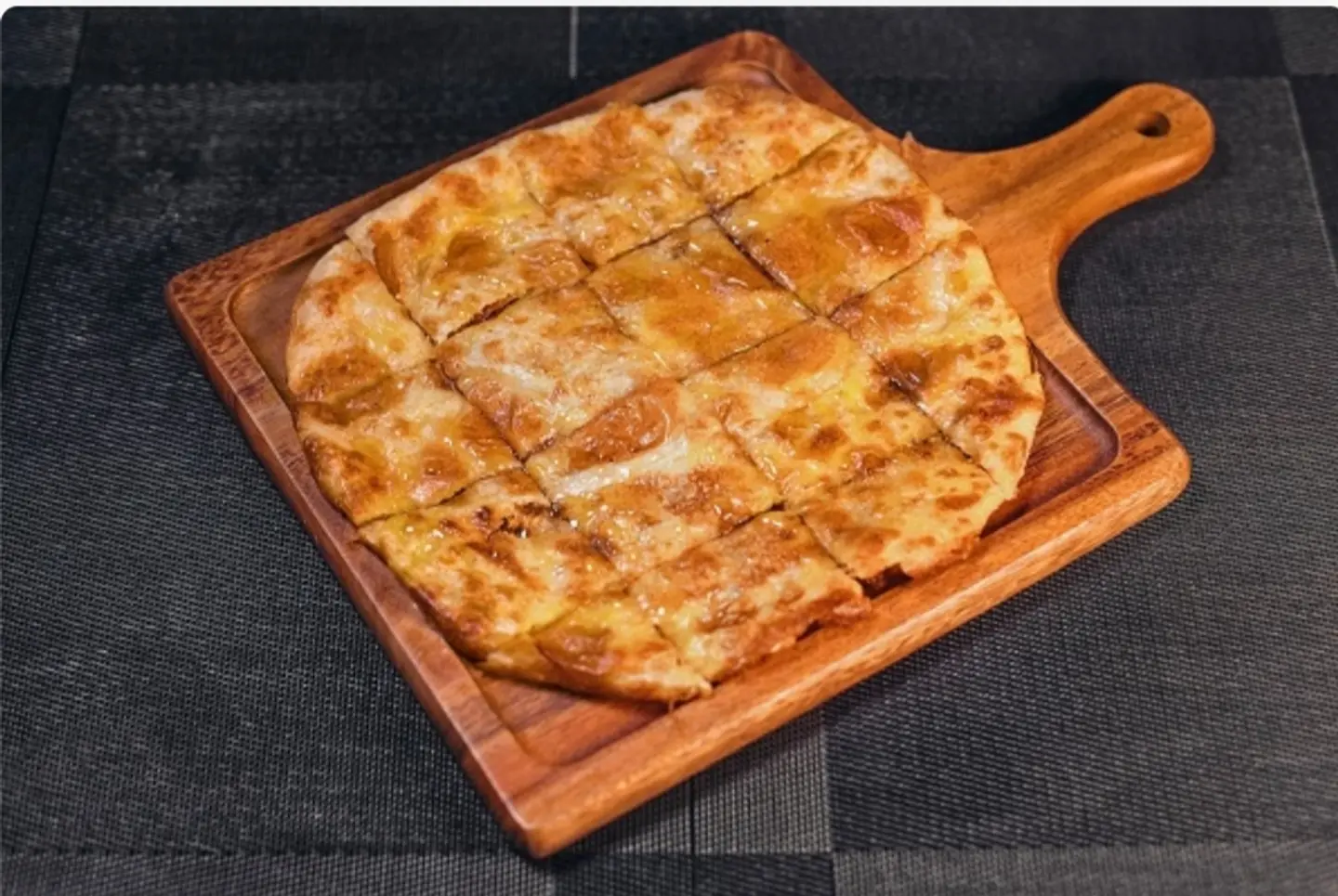 Labnah Pie With Honey
