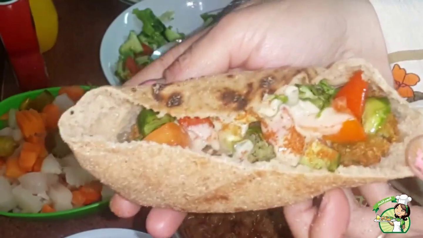 ساندوتش فول علي بيض