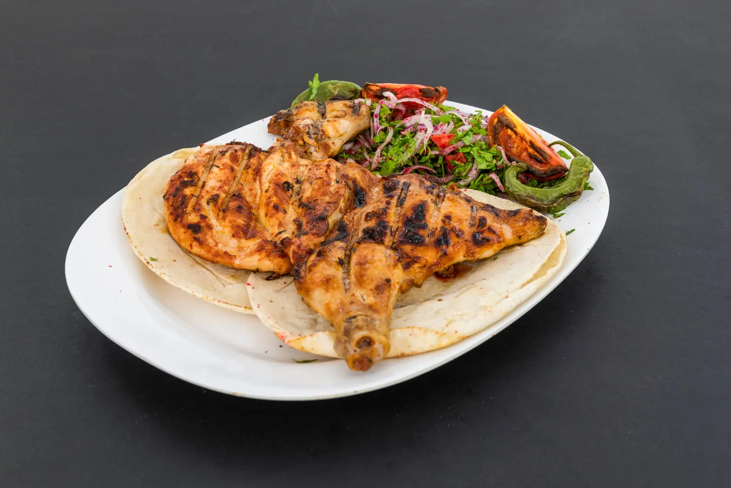 نصف دجاج على الفحم