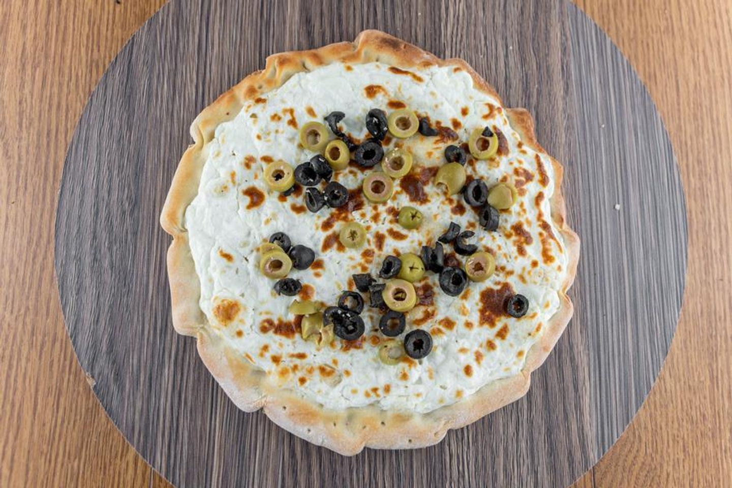 فطيرة لبنة بالزيتون