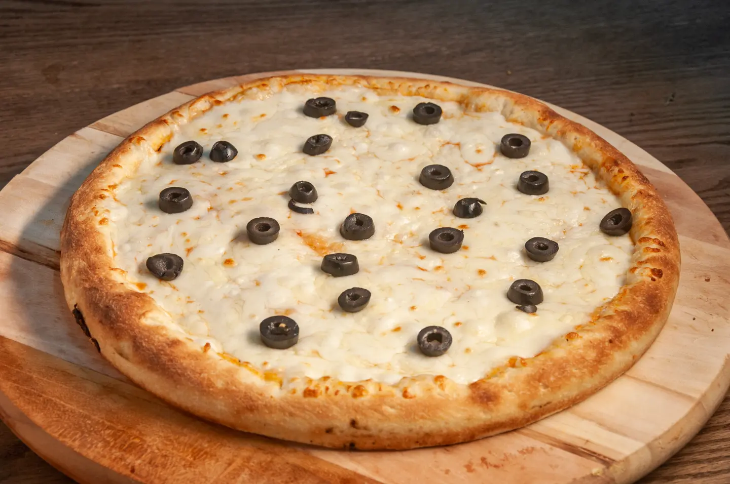 Pizza olive And Cheese   - Large