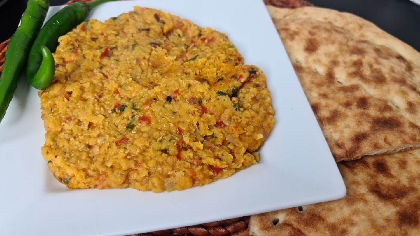 Tawa Lentils With Eggs