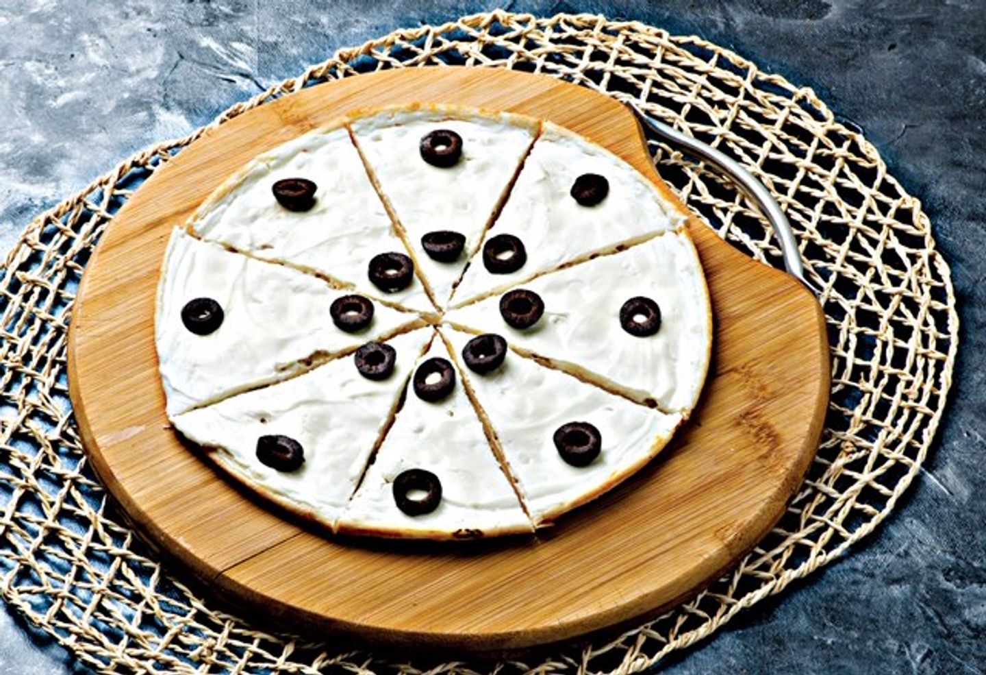 فطيرة لبنة مع زيتون