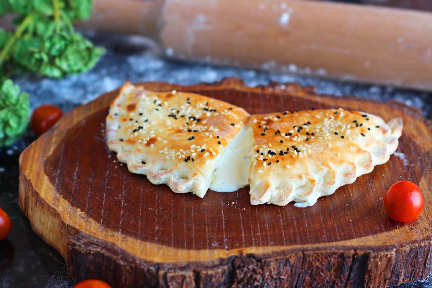 Melted Cheese Manoucheh