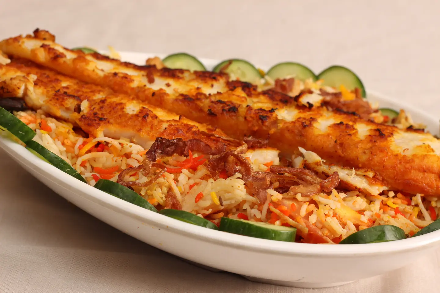 سمك مشوي مع رز برياني