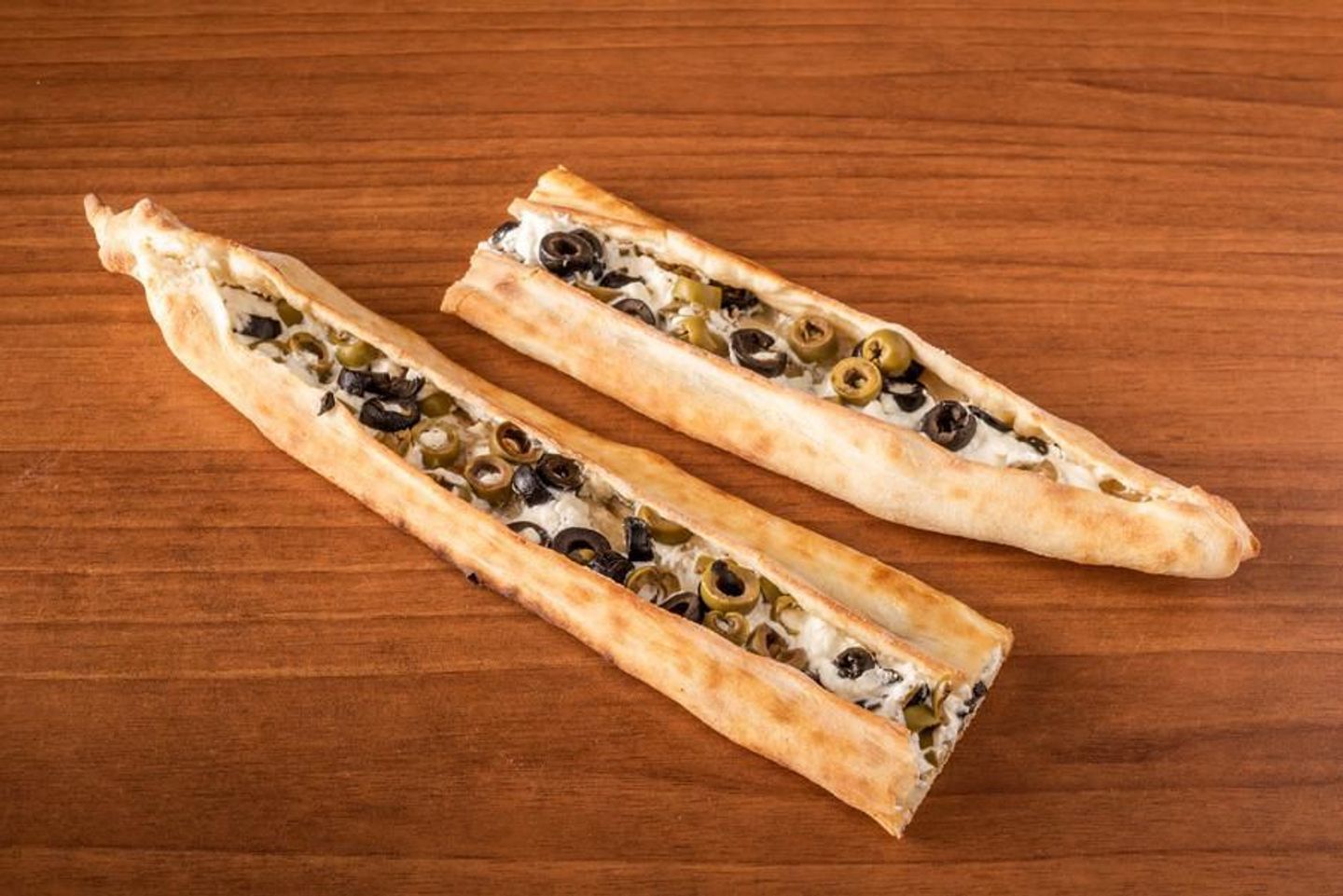 جبن بالزيتون