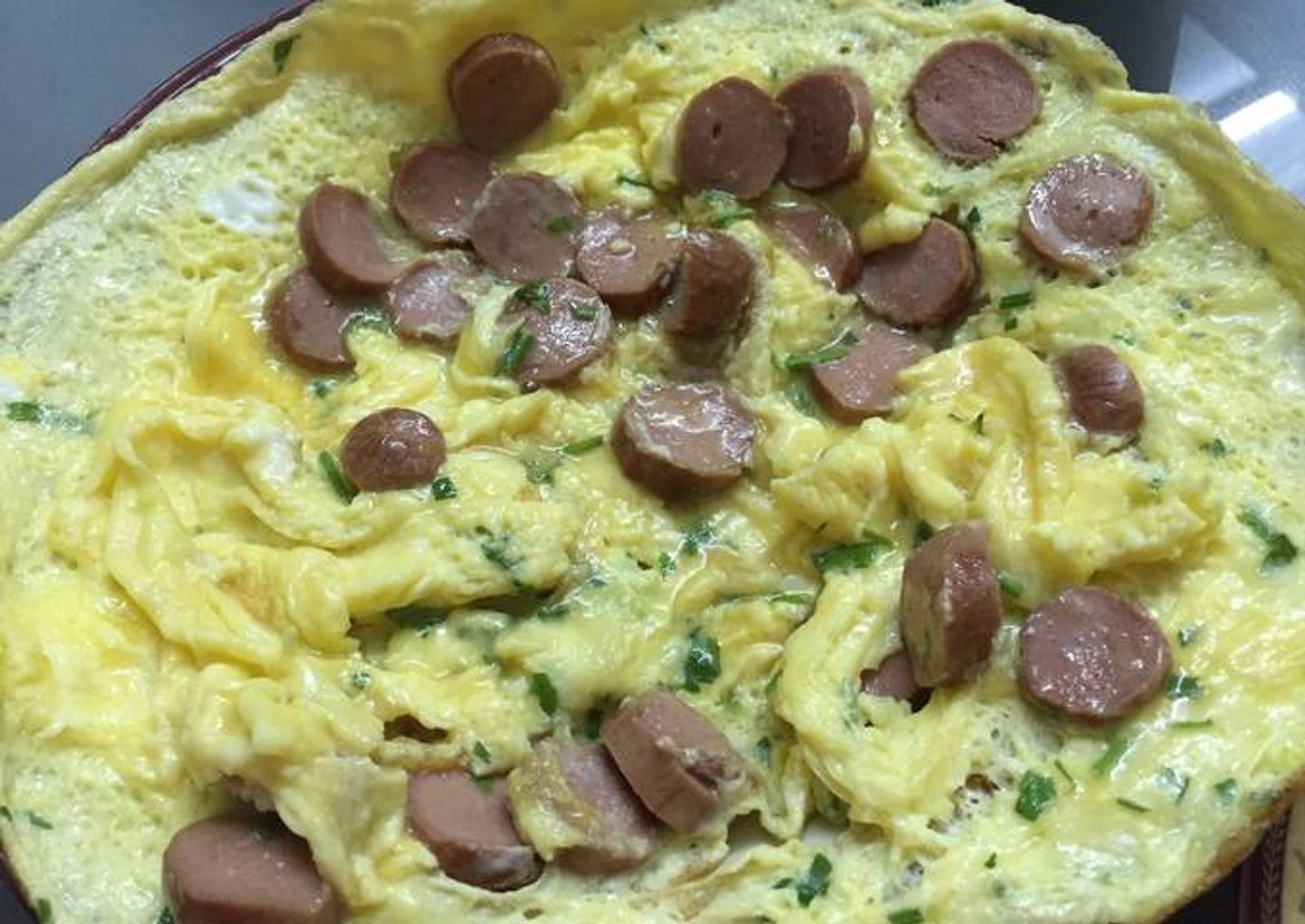 بيض بالنقانق