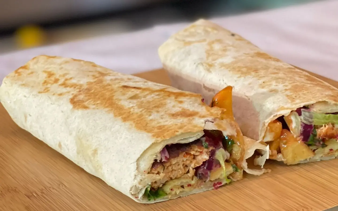 ساندويتش اوصال دجاج بالجبن