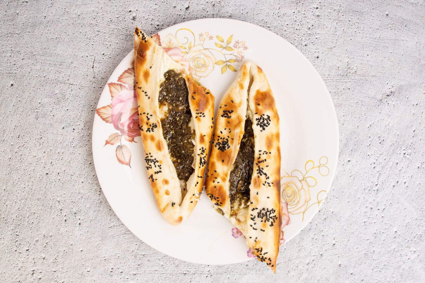 فطيرة لبنة زعتر
