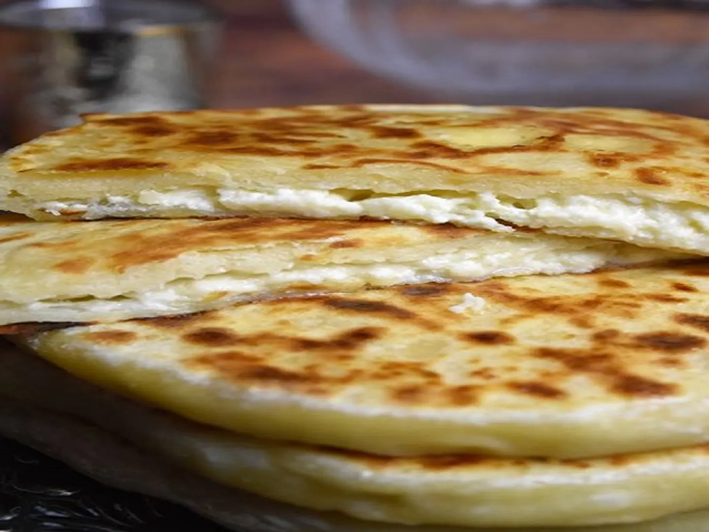 لبنه بالجبن الحار