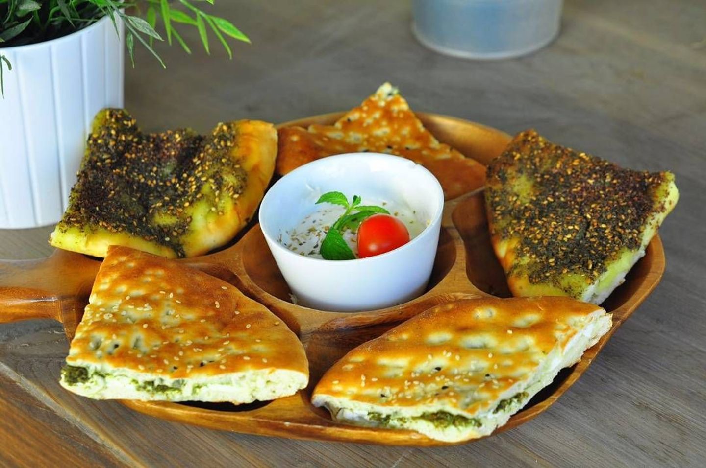 حلوم زعتر زيتون