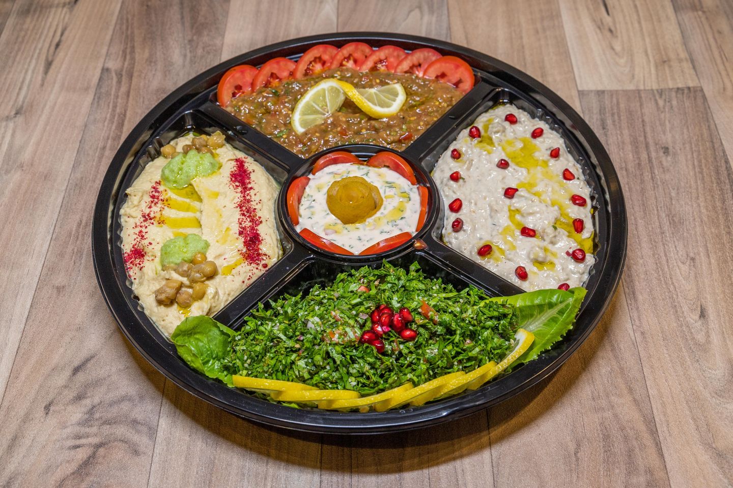 صحن مقبلات كبير