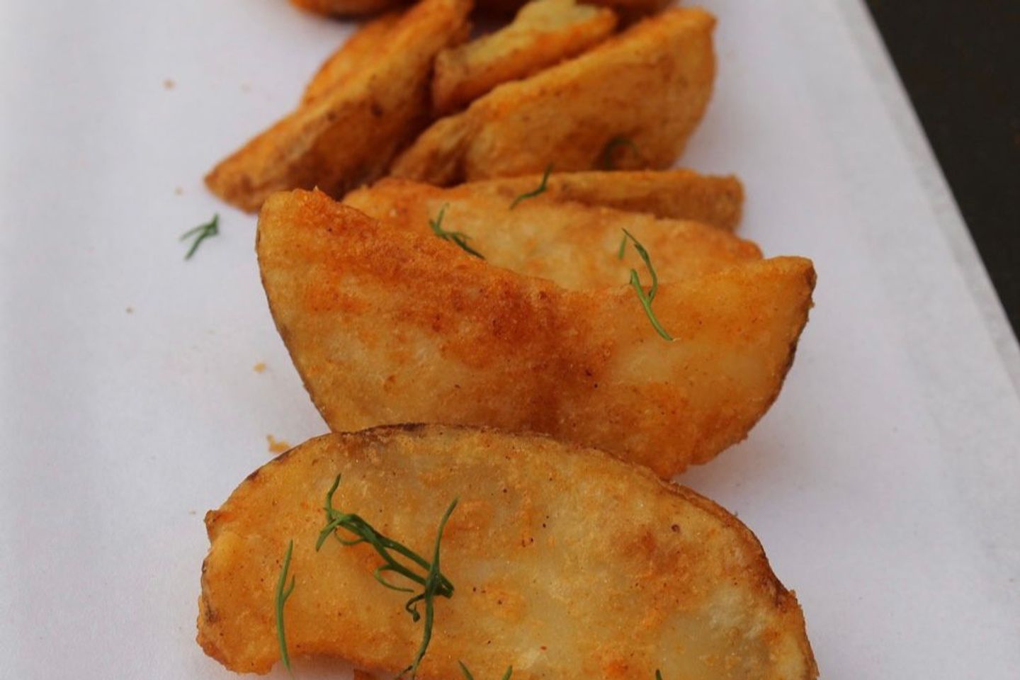 شرائح البطاطا المشوية جبنة ذائبة , كاتشب