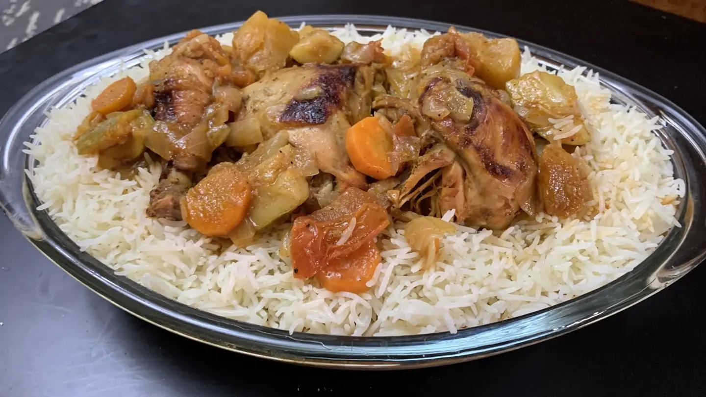 نصف دجاجة مثلوثة