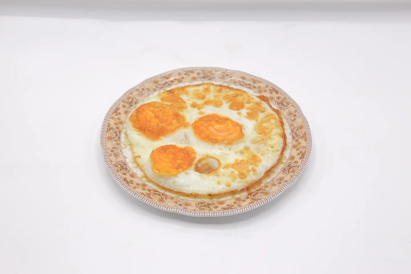 بيض عيون