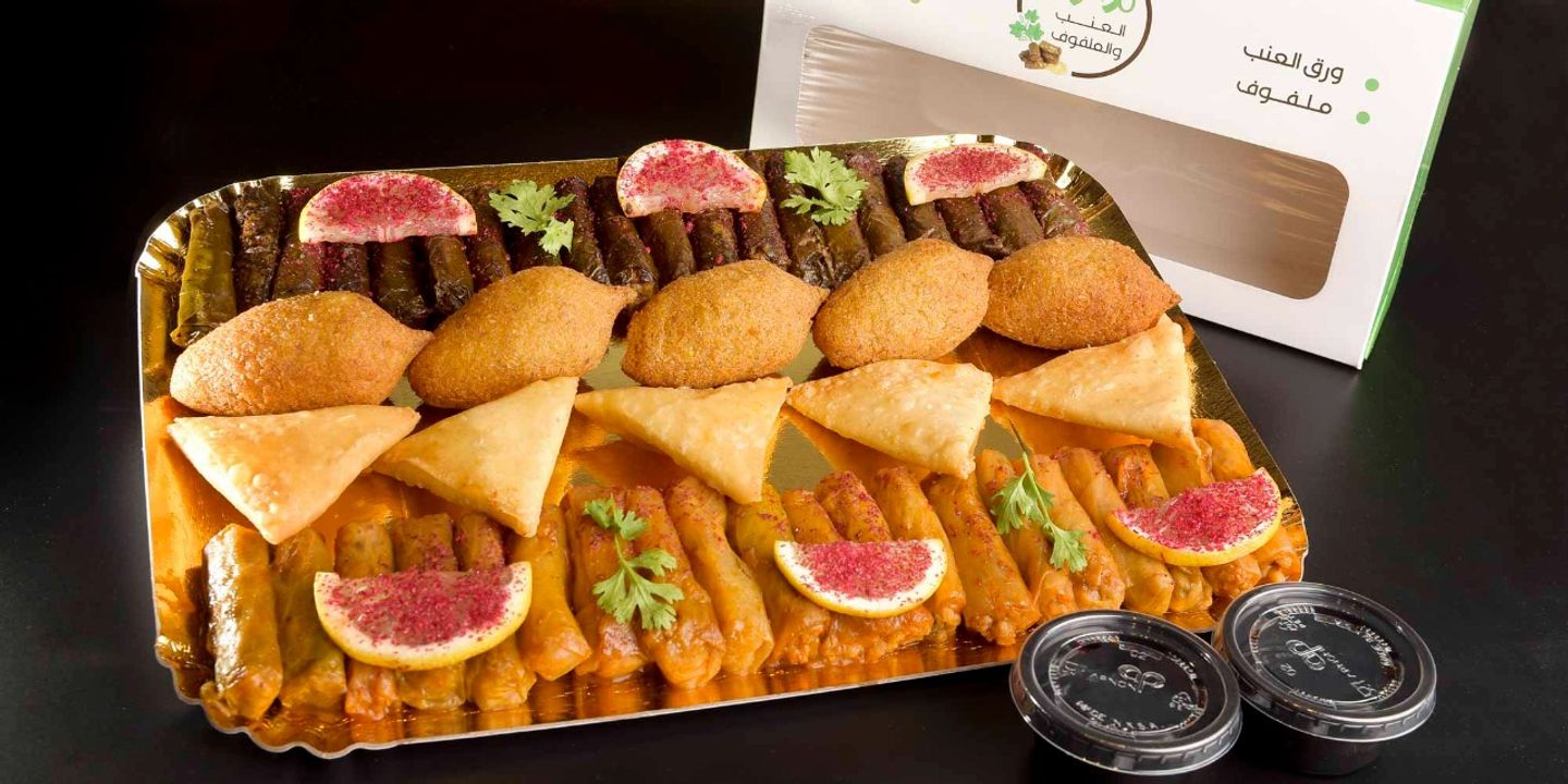 طبق لذة ورق العنب وسط