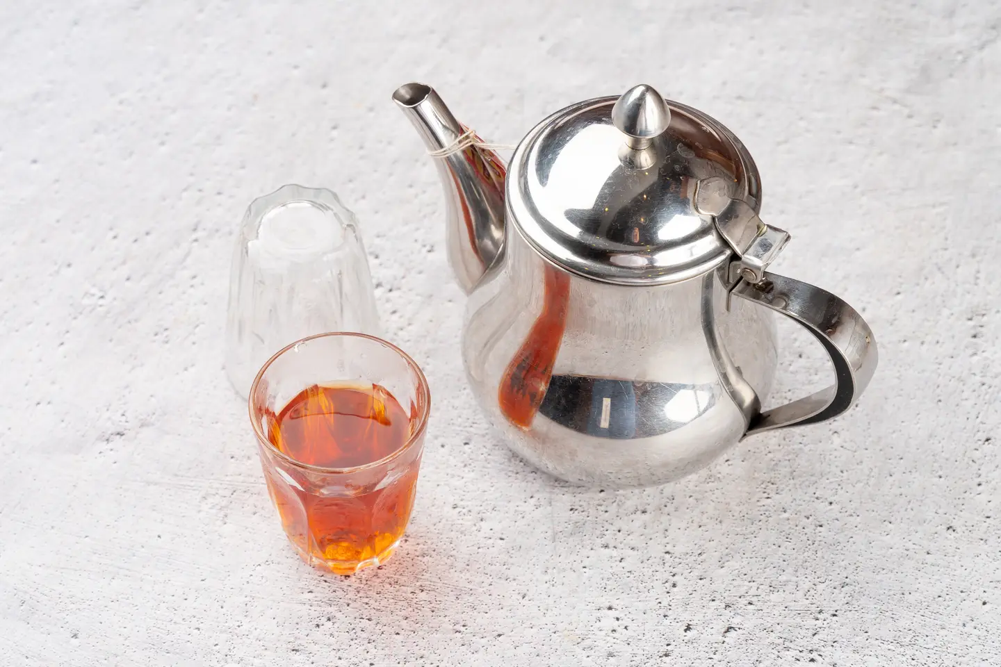 كوب شاي احمر