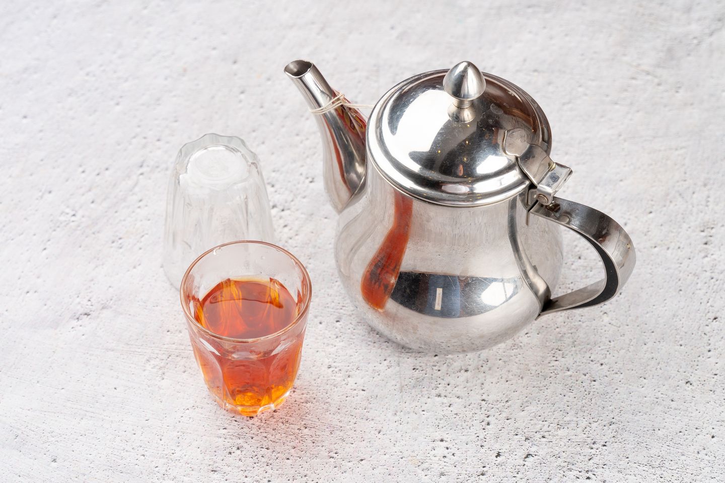 كوب شاي احمر