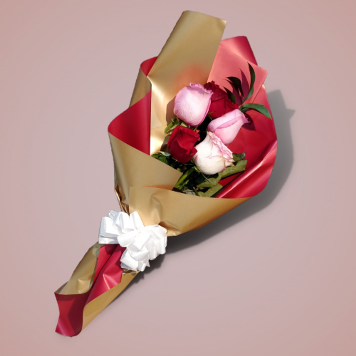 باقة حمراء صغيره