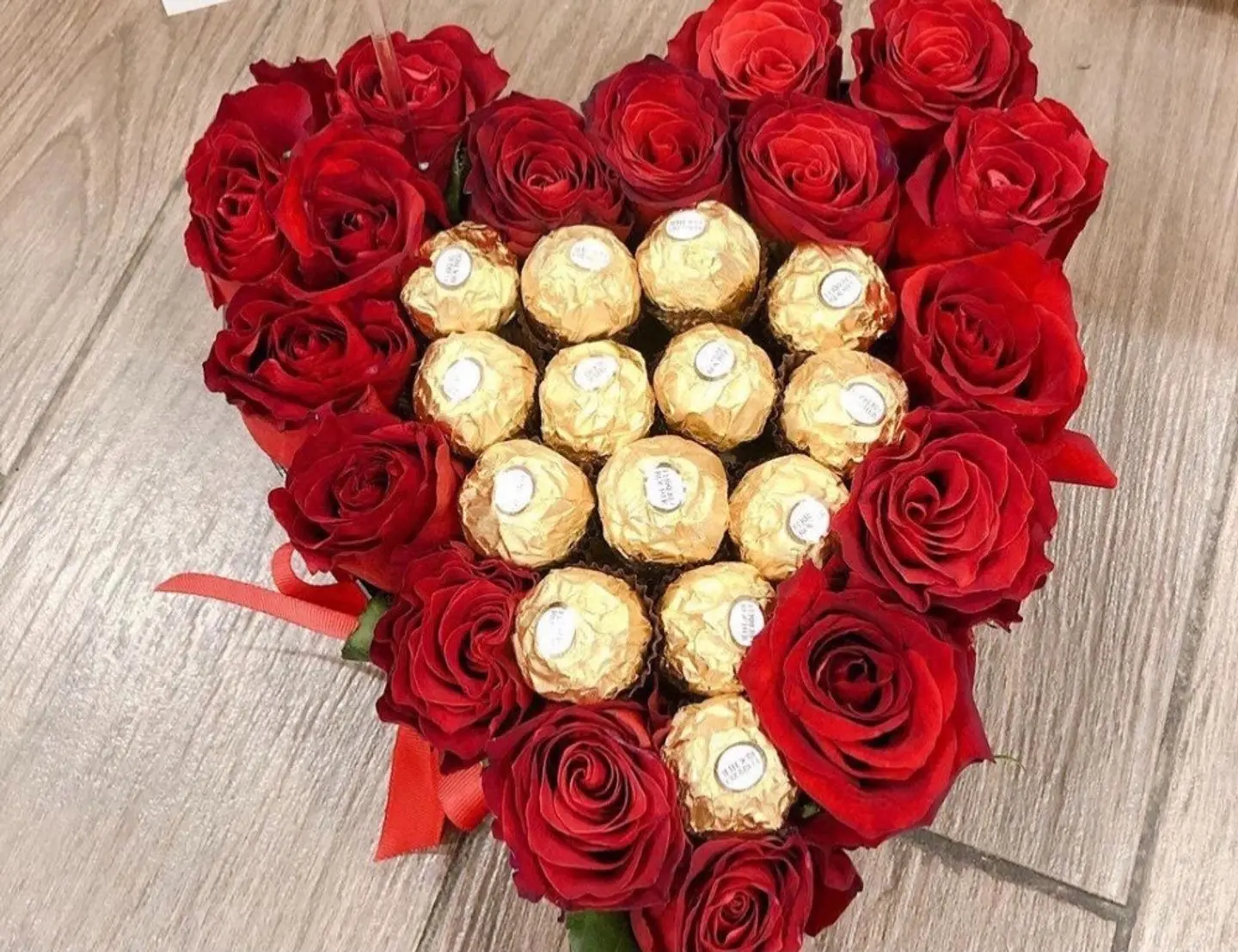 Forshe Bouquet With Red Flowers