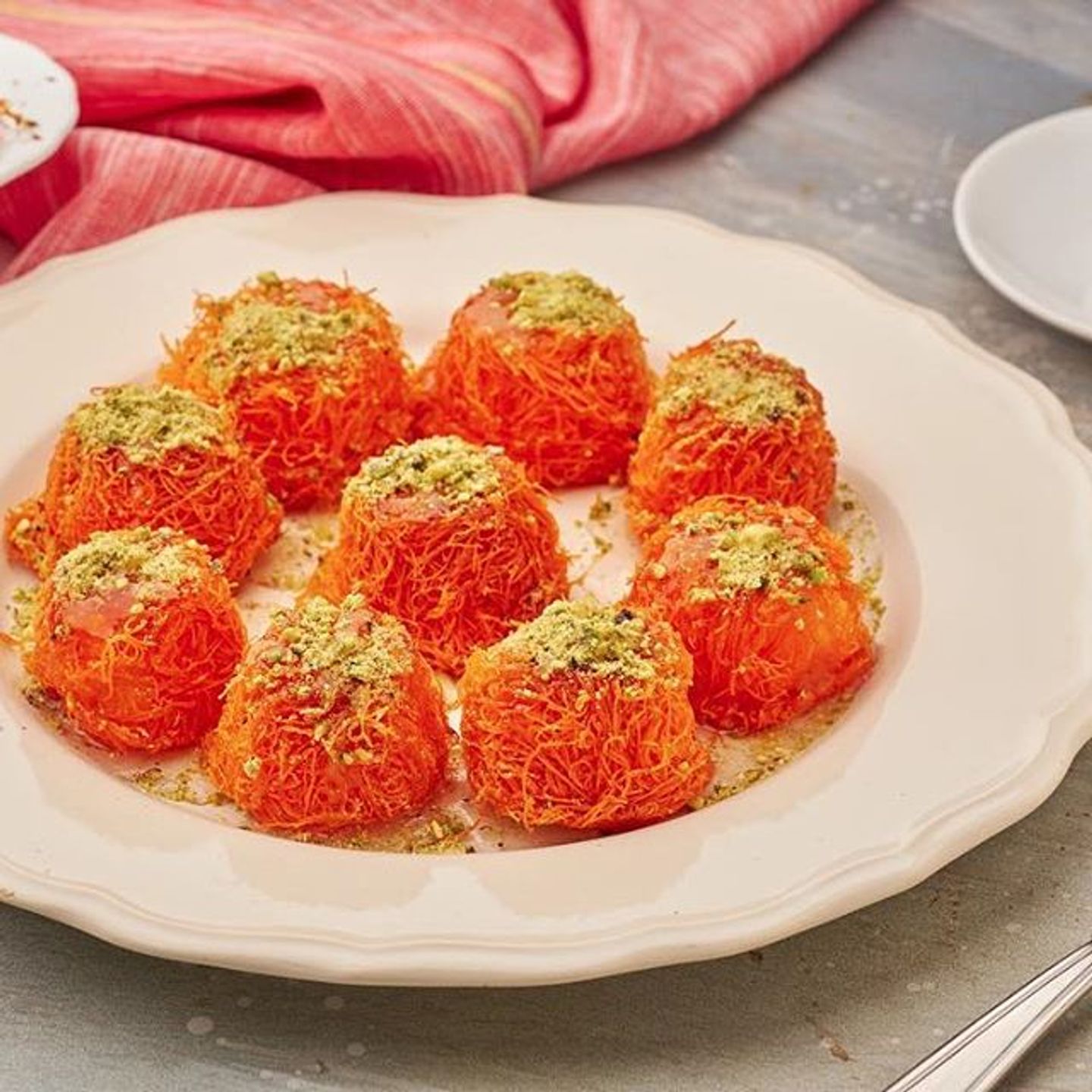 Kanfani Laqumah  with Cream - Small