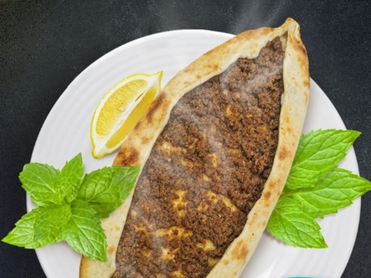 صفيحة لحم بدبس الرمان