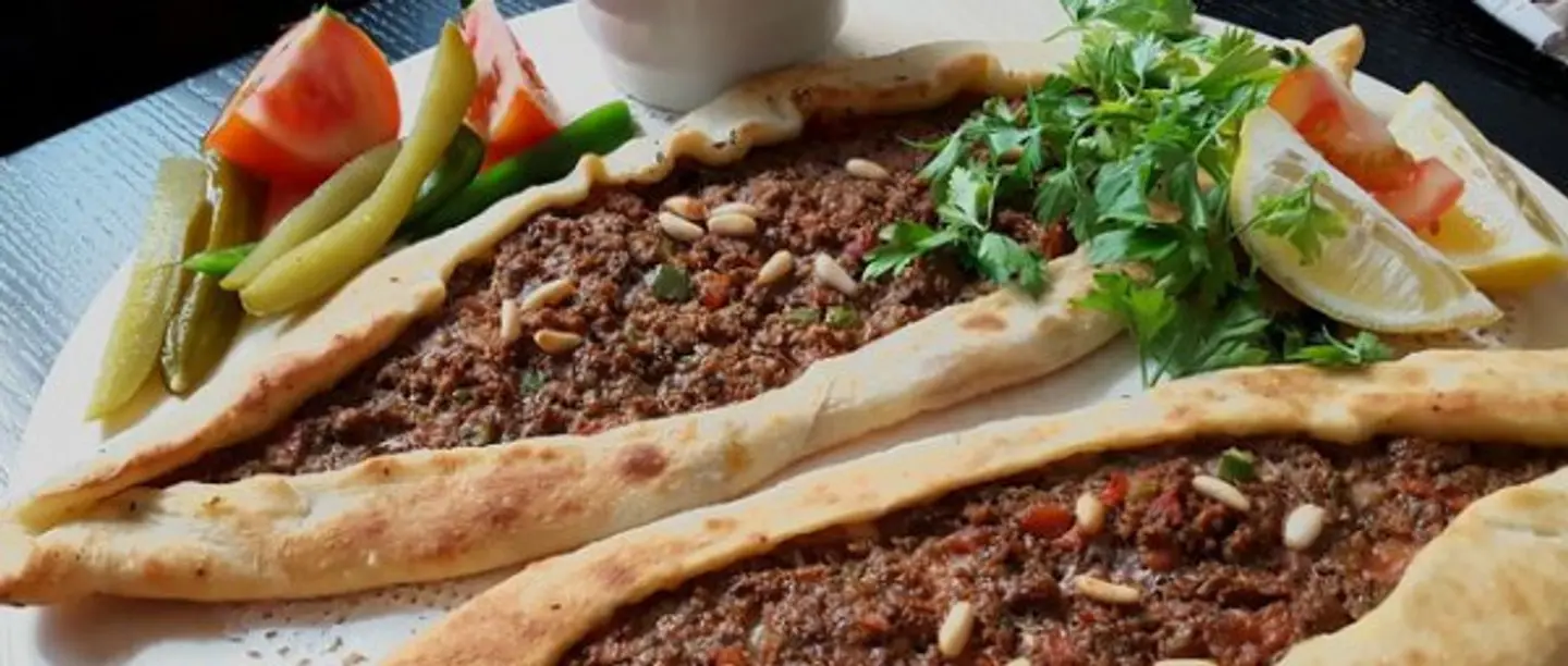 فطيرة لحم جبن