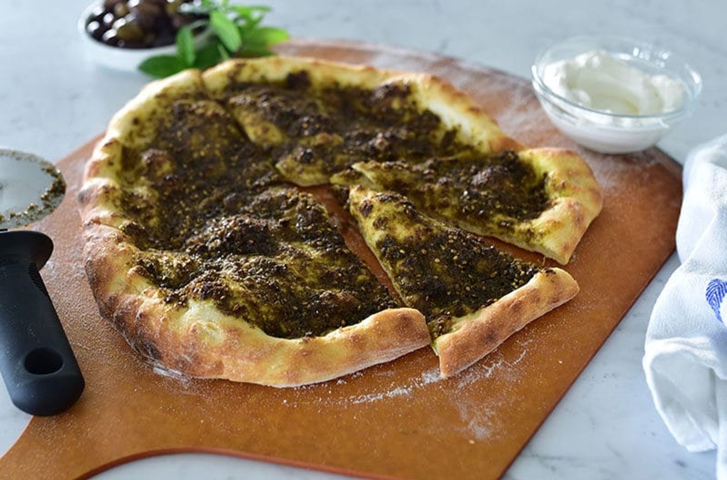 بيتزا زعتر وسط