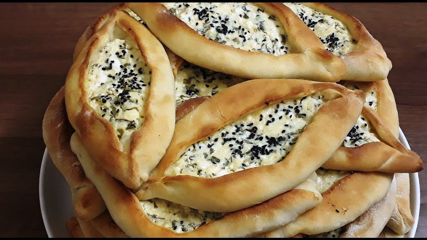 فطيرة بالجبنة قوارب