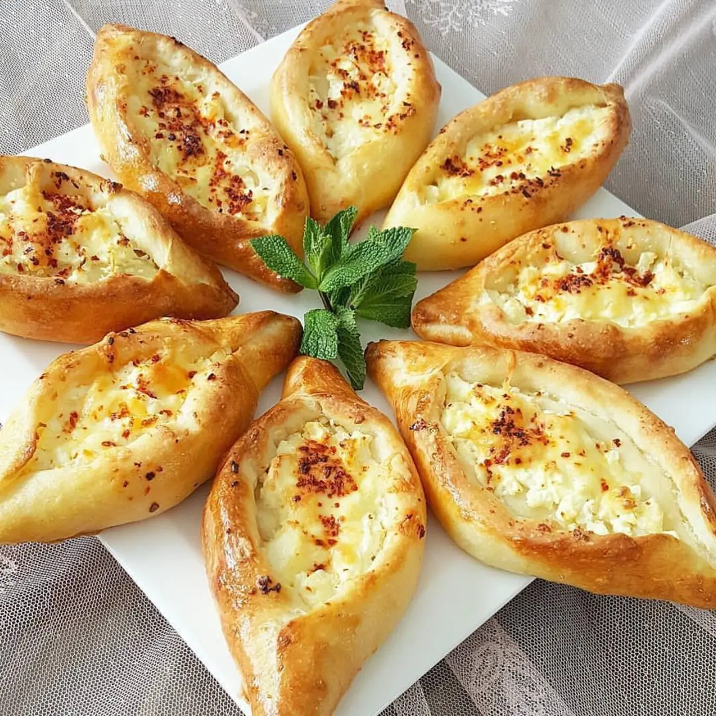 فطيرة محمرة قوارب