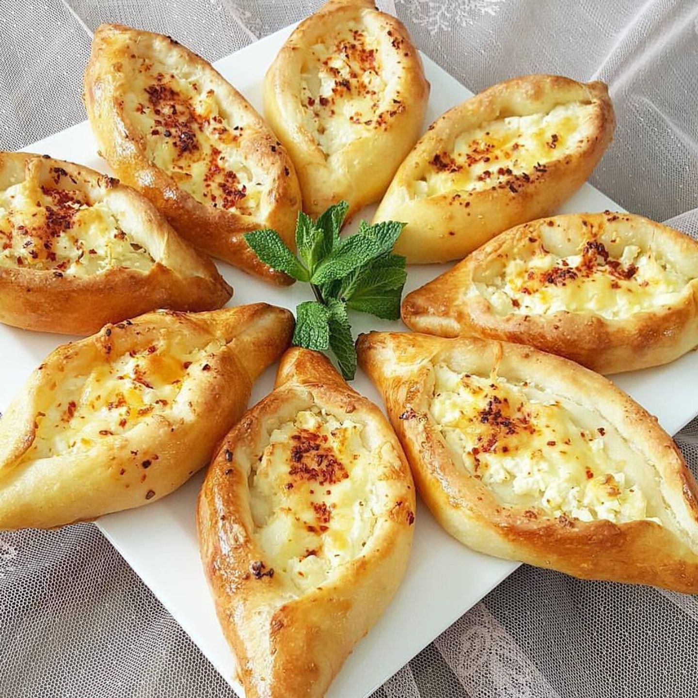 فطيرة محمرة قوارب
