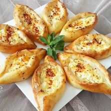 فطيرة محمرة قوارب