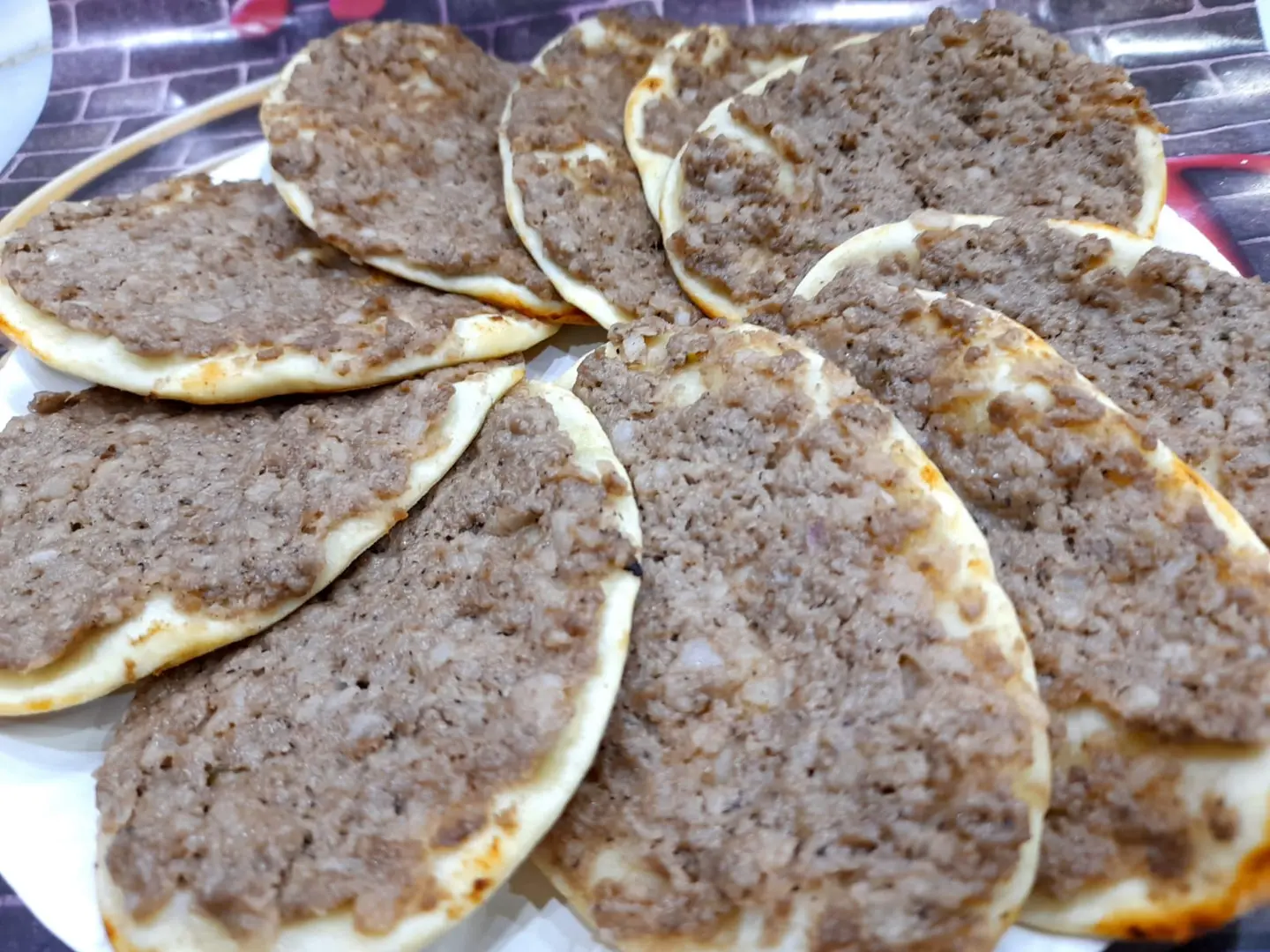 صفيحة بالطحينة و دبس الرمان5 حبة