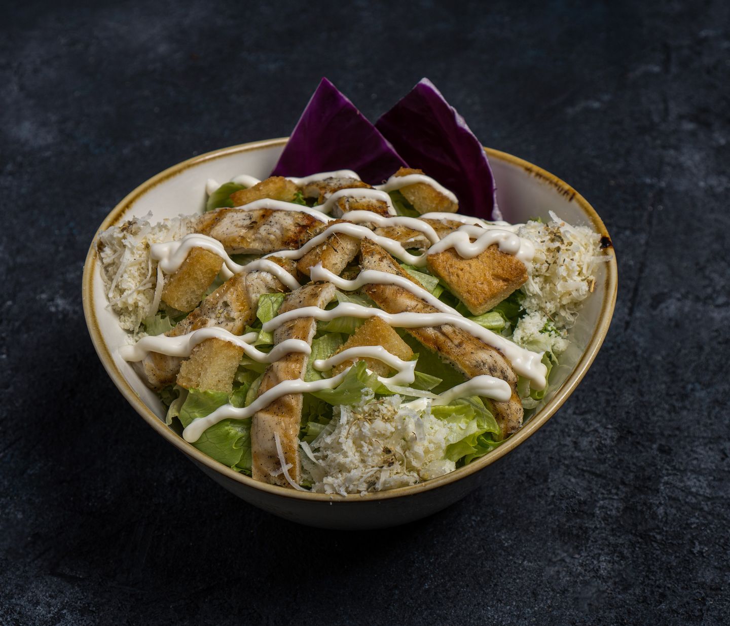 Caesar Salad With Chickens