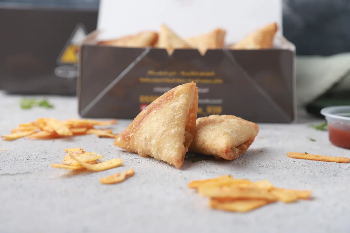 Cheese Samosa With Chips