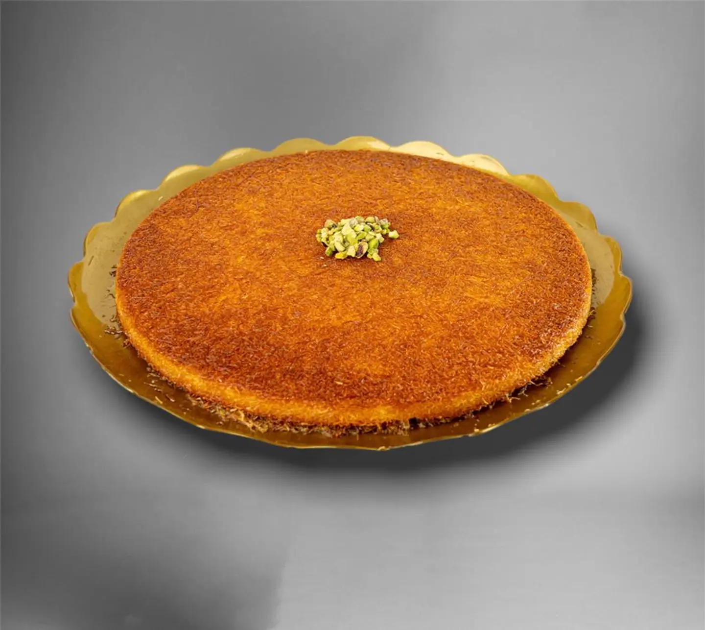 كنافة دائري كبير قشطة بحشوة سنيكرز
