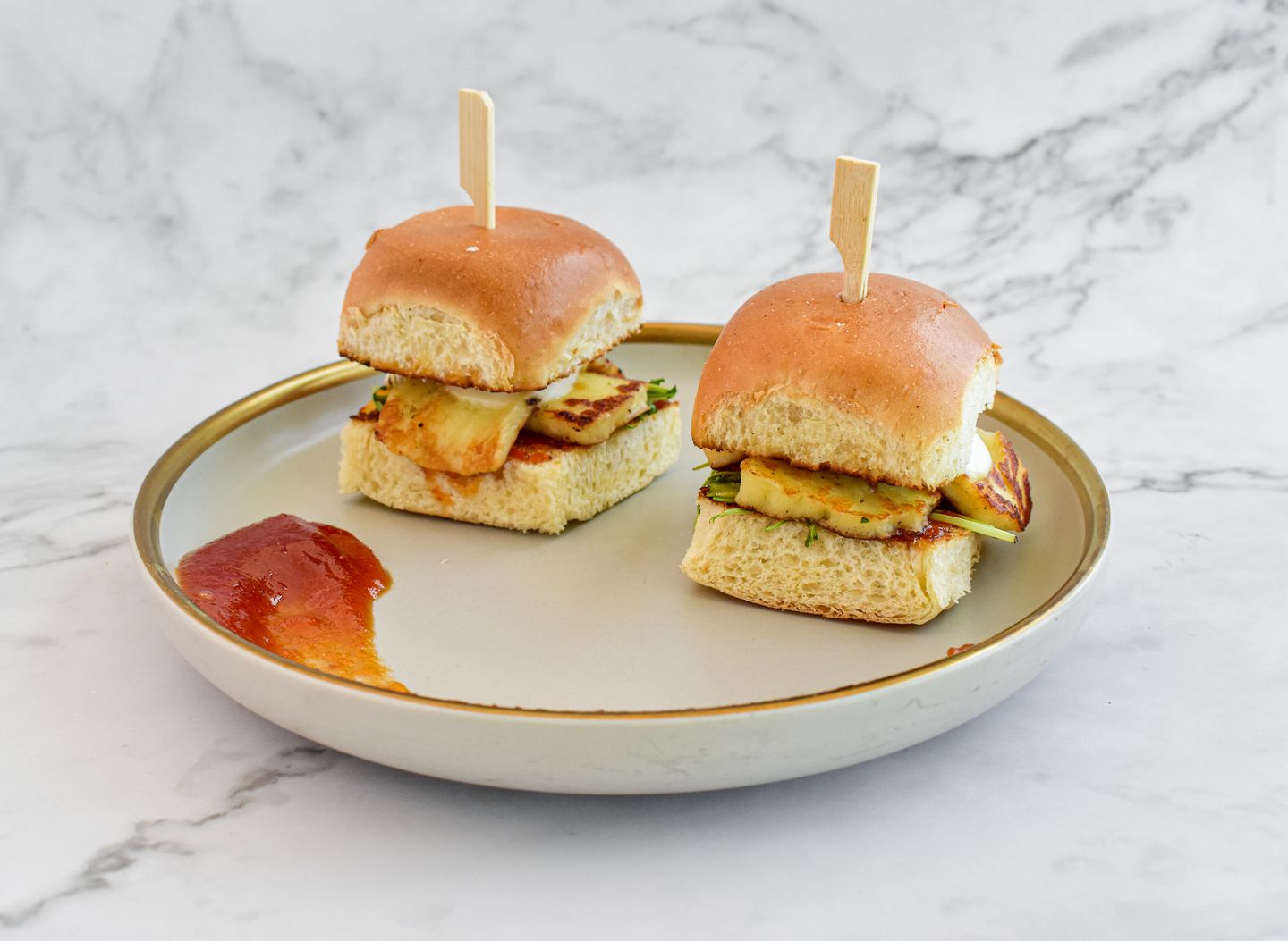 Halloumi Buns