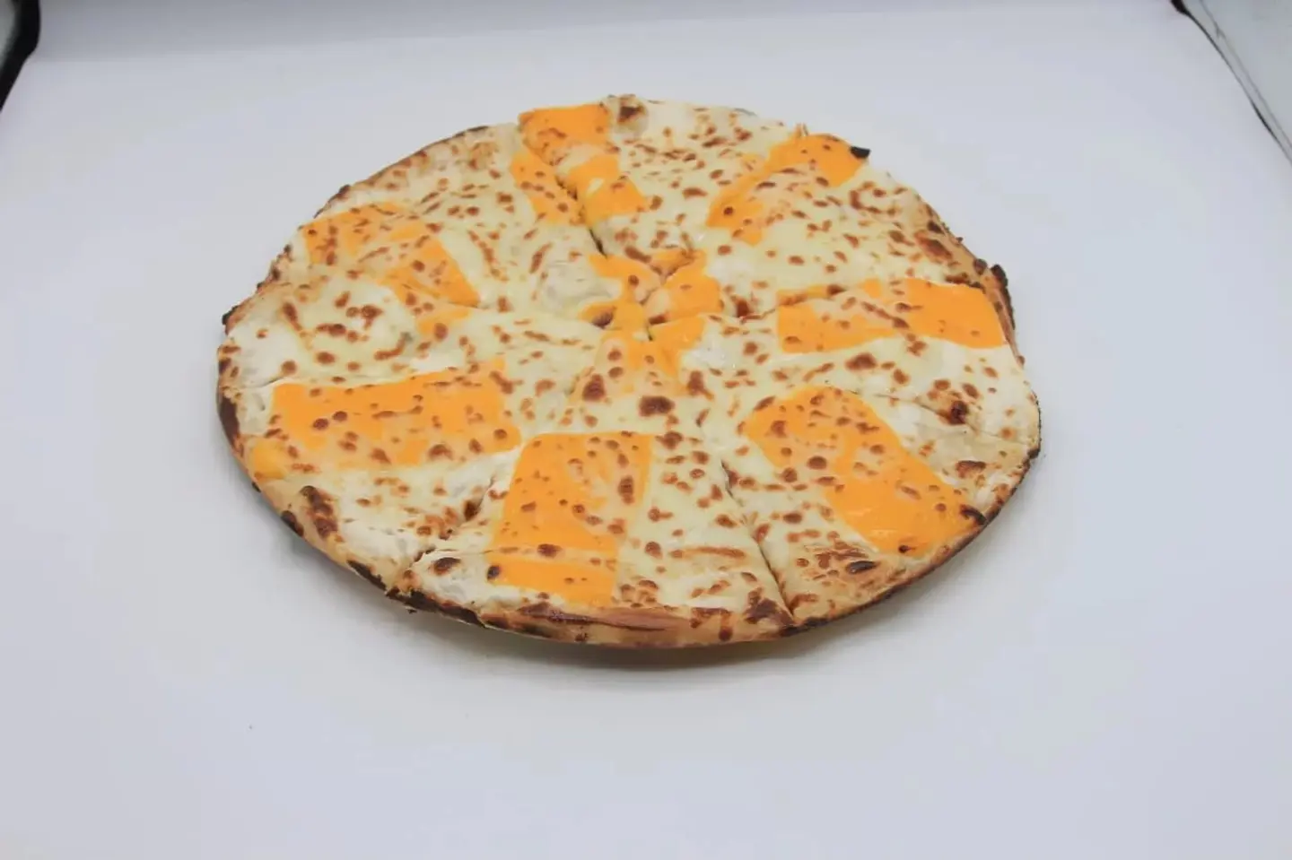 بيتزا ثلاث اجبان
