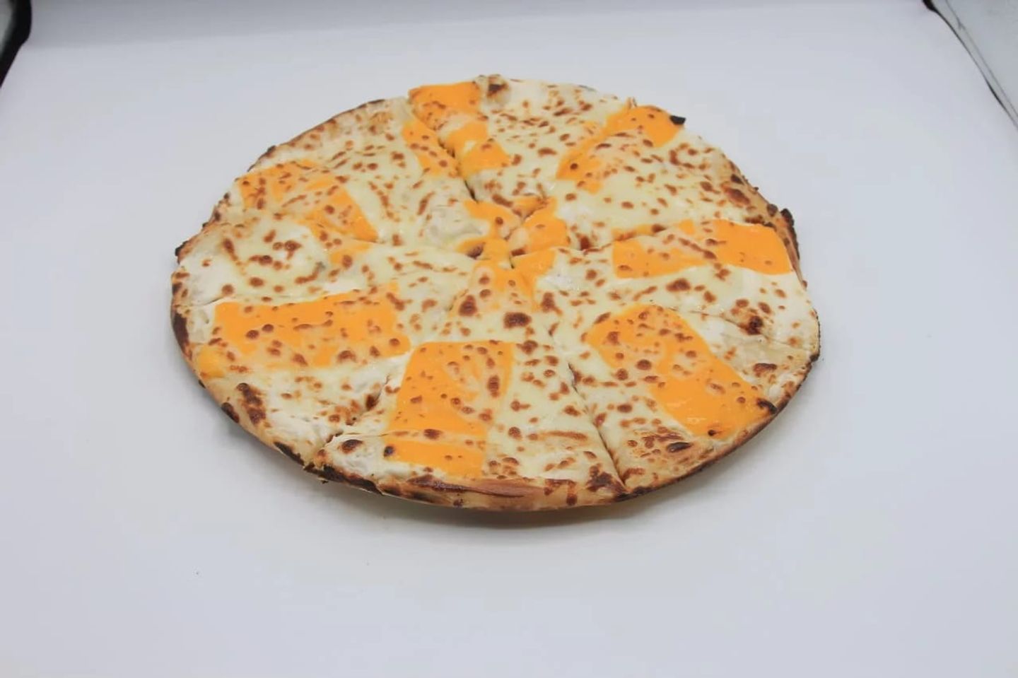 بيتزا ثلاث اجبان